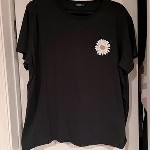 Black daisy tee